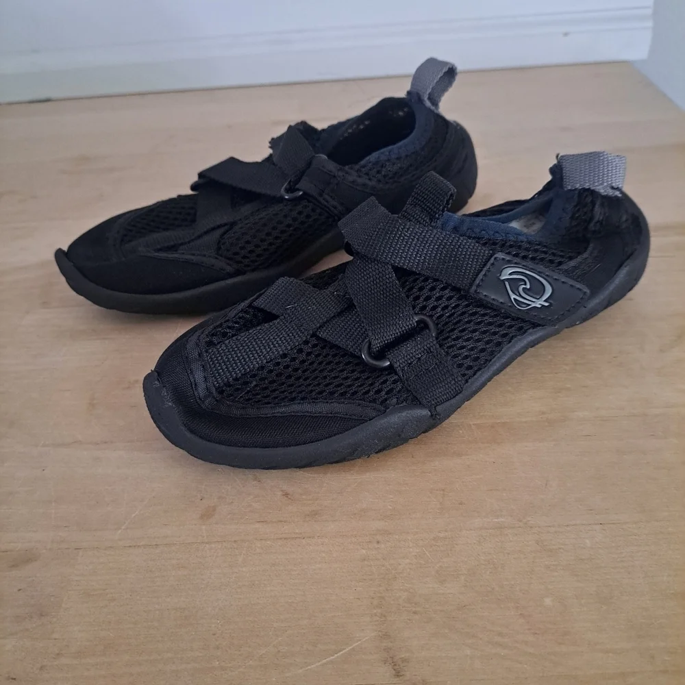 OEM Youth Black Water Shoes Size 11